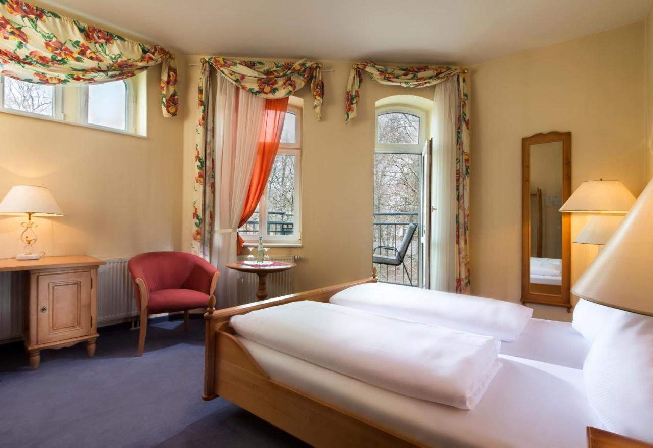 Hotel Schloss Schweinsburg Neukirchen-Pleiße Buitenkant foto