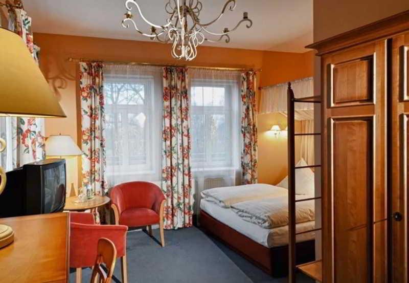 Hotel Schloss Schweinsburg Neukirchen-Pleiße Kamer foto