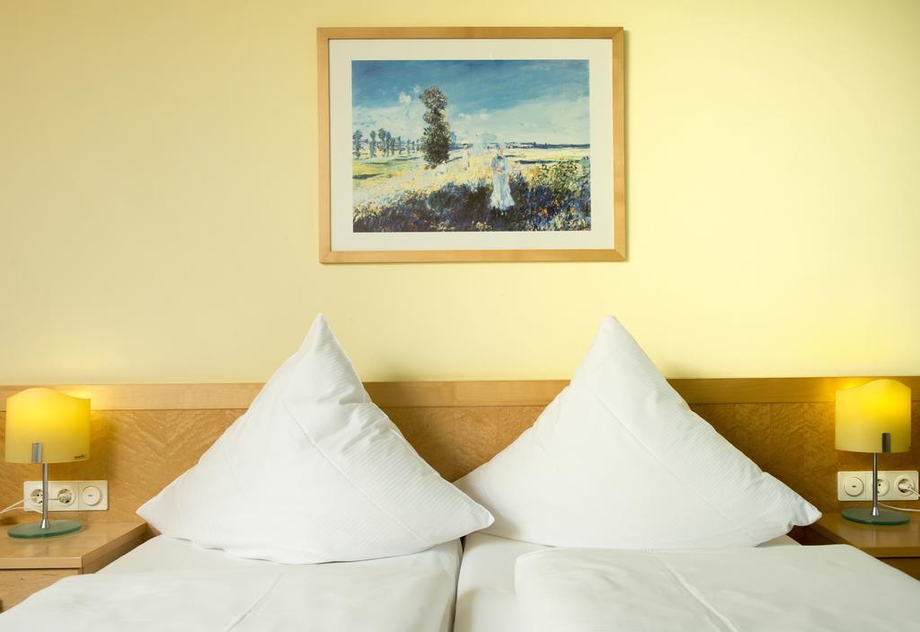 Hotel Schloss Schweinsburg Neukirchen-Pleiße Kamer foto
