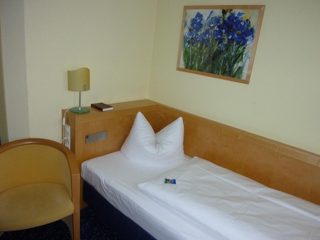 Hotel Schloss Schweinsburg Neukirchen-Pleiße Kamer foto
