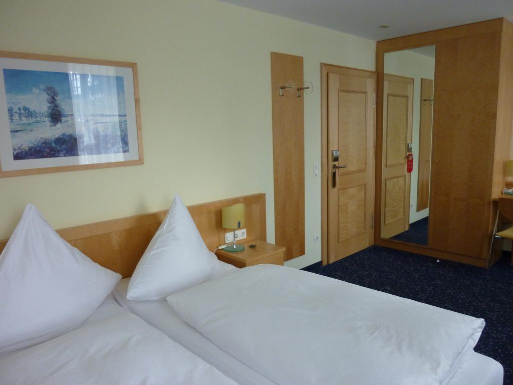 Hotel Schloss Schweinsburg Neukirchen-Pleiße Kamer foto