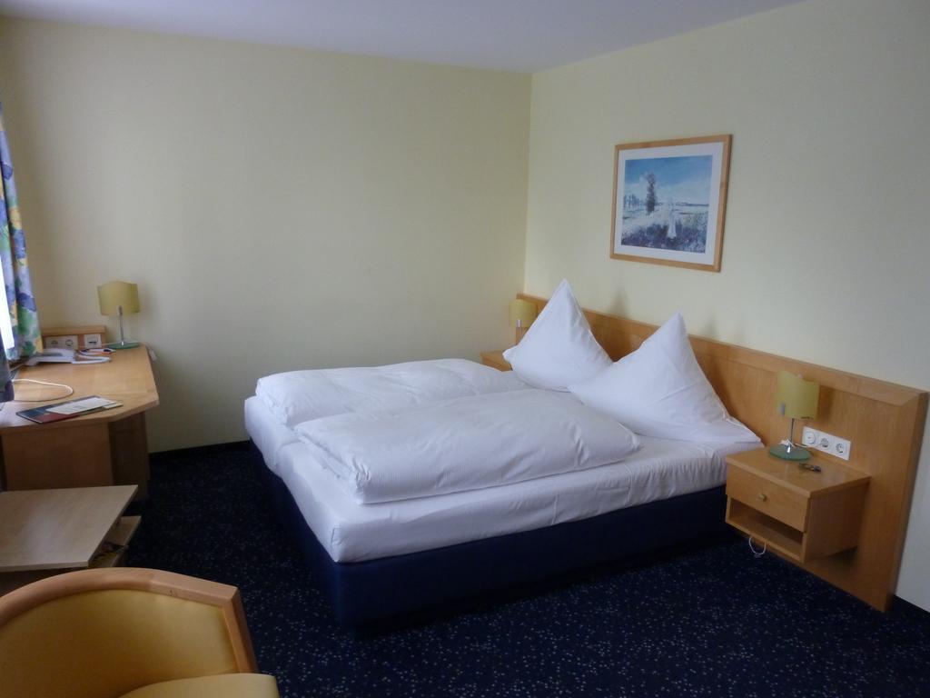 Hotel Schloss Schweinsburg Neukirchen-Pleiße Kamer foto