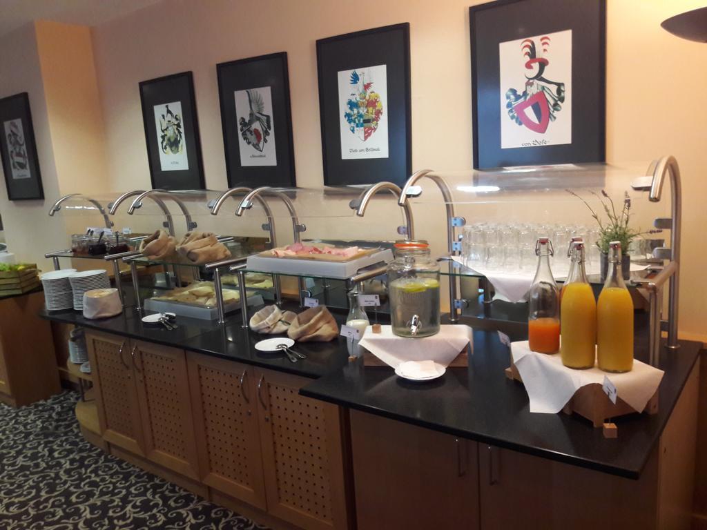 Hotel Schloss Schweinsburg Neukirchen-Pleiße Restaurant foto